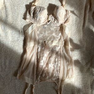 Vintage blush corset slip by Victoria’s Secret ✨